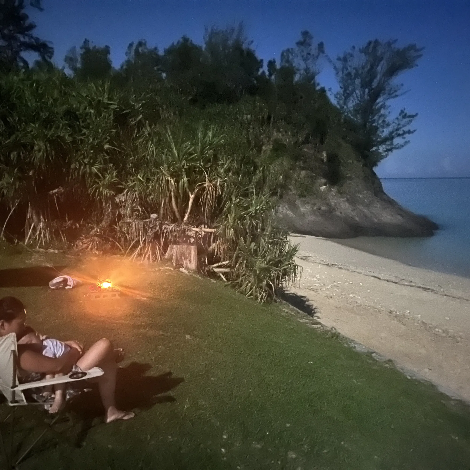 Večer u ohně na pláži