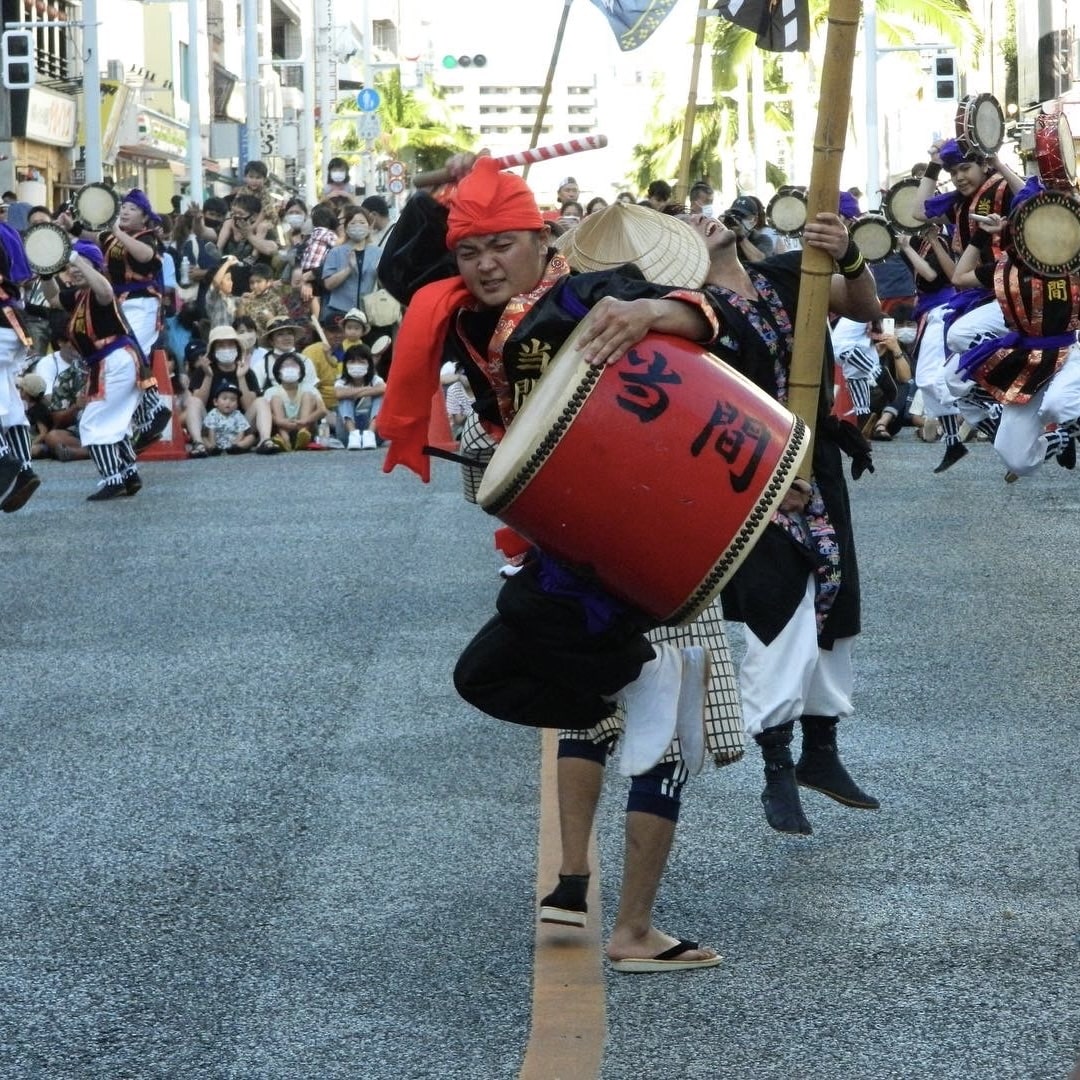 Představení tradičního okinawského tance Eisa