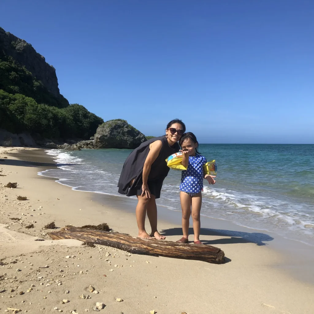 Jednoduše řečeno, ostrov Hamahiga je klenotem v tyrkysovém moři a určitě vám dobije baterky. Je to typický malý ostrov na Okinawě.